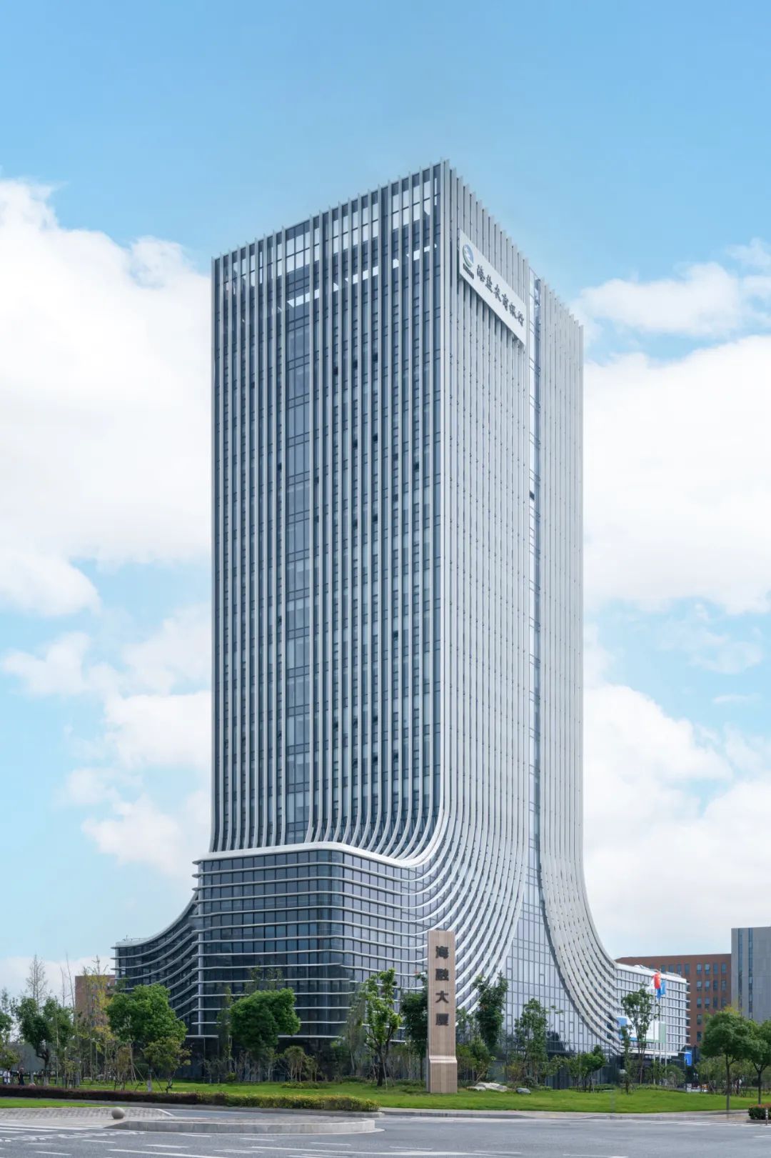 海鹽辳商(shang)銀行(xing)大(da)樓