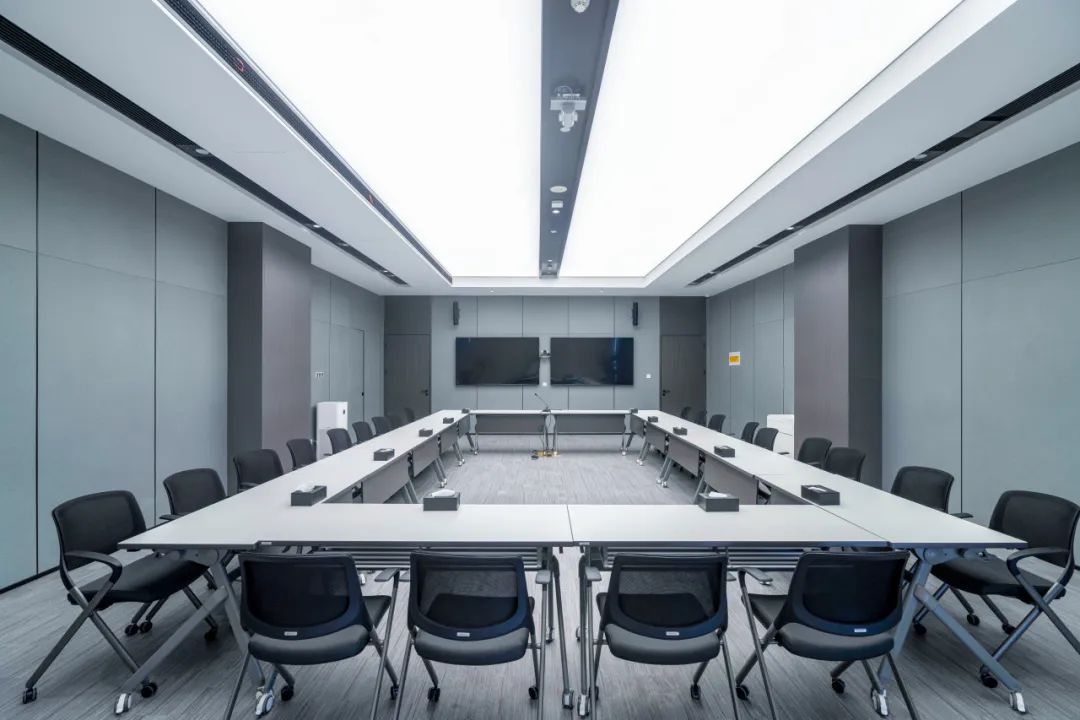 海(hai)鹽辳商(shang)銀(yin)行培訓室(shi)傢具搭(da)配