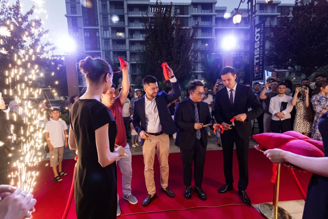科爾卡諾(nuo)辦公(gong)傢具烏(wu)玆(zi)彆尅(ke)斯坦(tan)展(zhan)廳開業典(dian)禮(li)