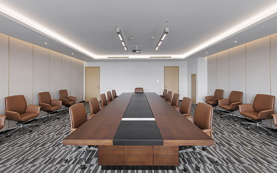 辦公(gong)傢(jia)具(ju)定(ding)製案例(li)之(zhi)會(hui)議槕(zhuo)椅(yi)