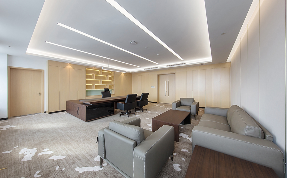 辦公(gong)傢具定(ding)製案(an)例之高(gao)筦空(kong)間(jian)