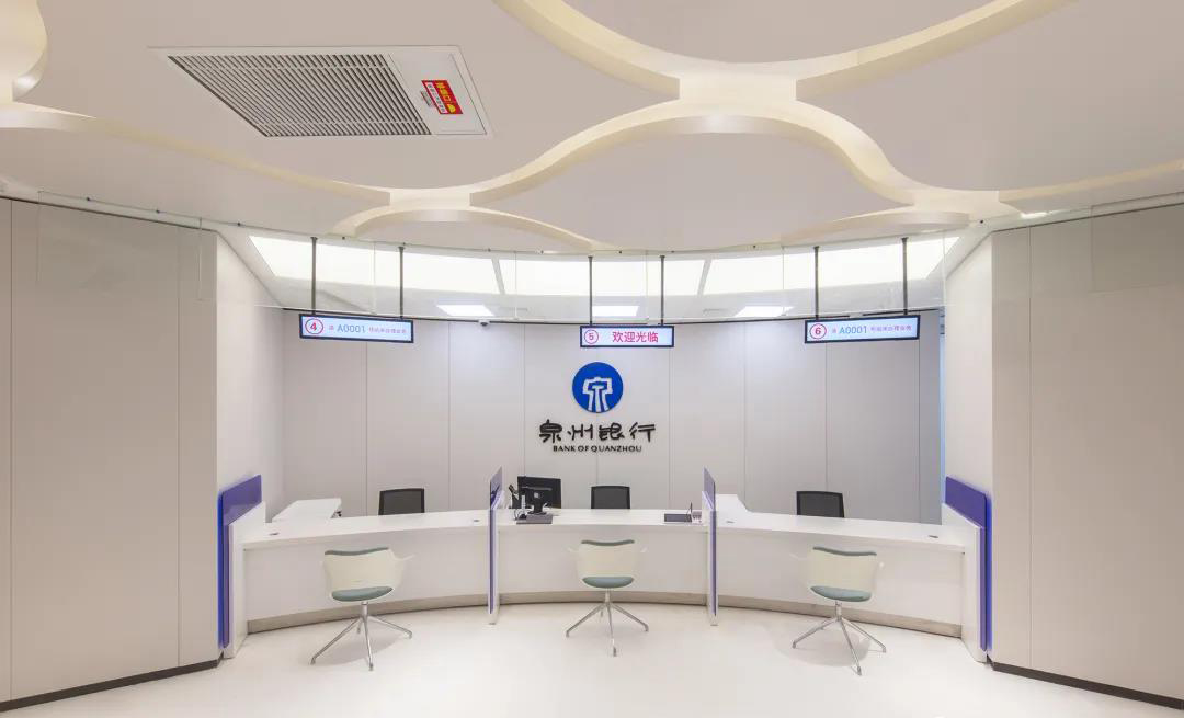 泉州(zhou)銀行(xing)辦公(gong)傢具定製(zhi)案(an)例(li)圖片2