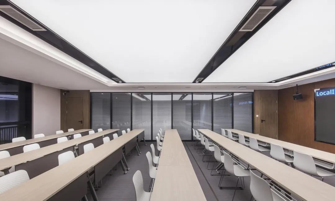 泉州(zhou)銀行(xing)辦(ban)公傢(jia)具定製案例圖片(pian)20
