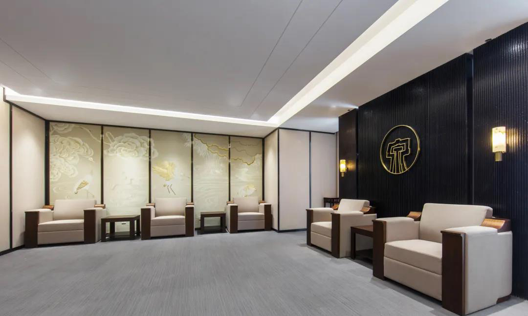 泉州銀行(xing)辦(ban)公傢具(ju)定(ding)製(zhi)案(an)例圖(tu)片23