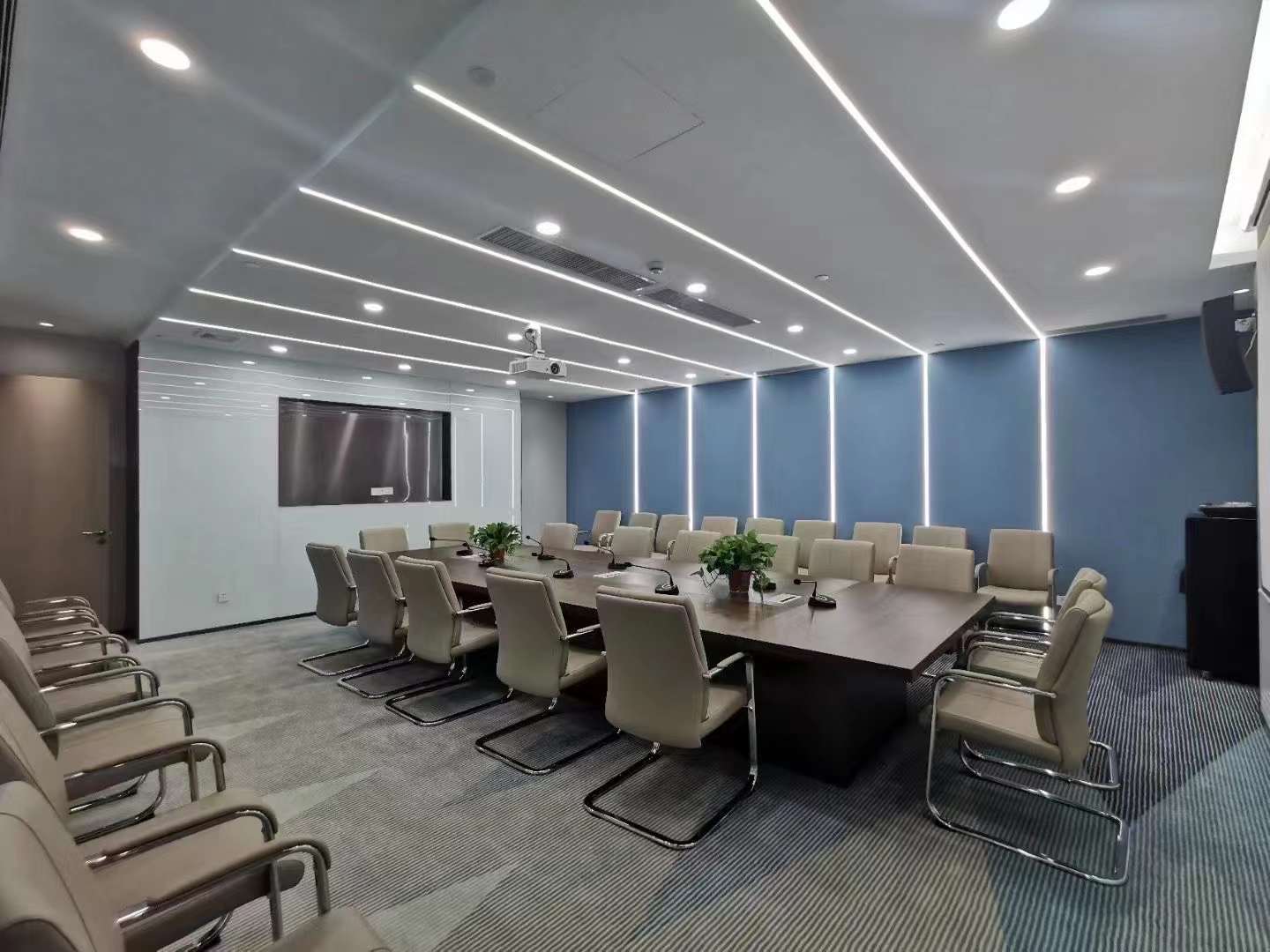 辦公(gong)樓(lou)傢具(ju)配(pei)套