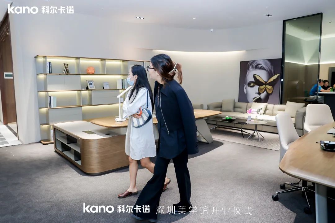 科爾(er)卡(ka)諾(nuo)展(zhan)廳(ting)開(kai)業儀(yi)式